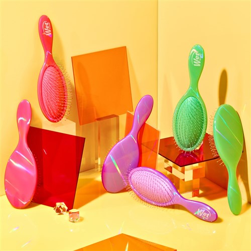 WetBrush Prismatic Glow Detangler Pink